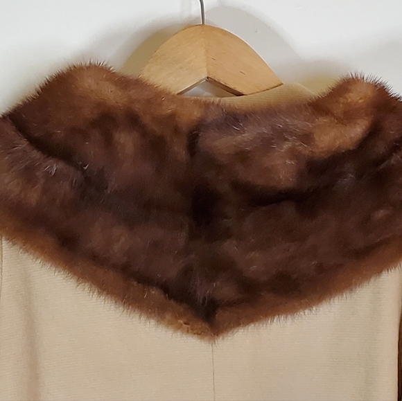 Vintage 60s Midcentury Classic Cream Feminine Button Coat with Brown Fur Collar - Picture 8 of 16
